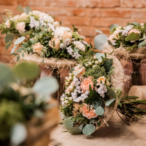 White Daisy & Rose Arrangement